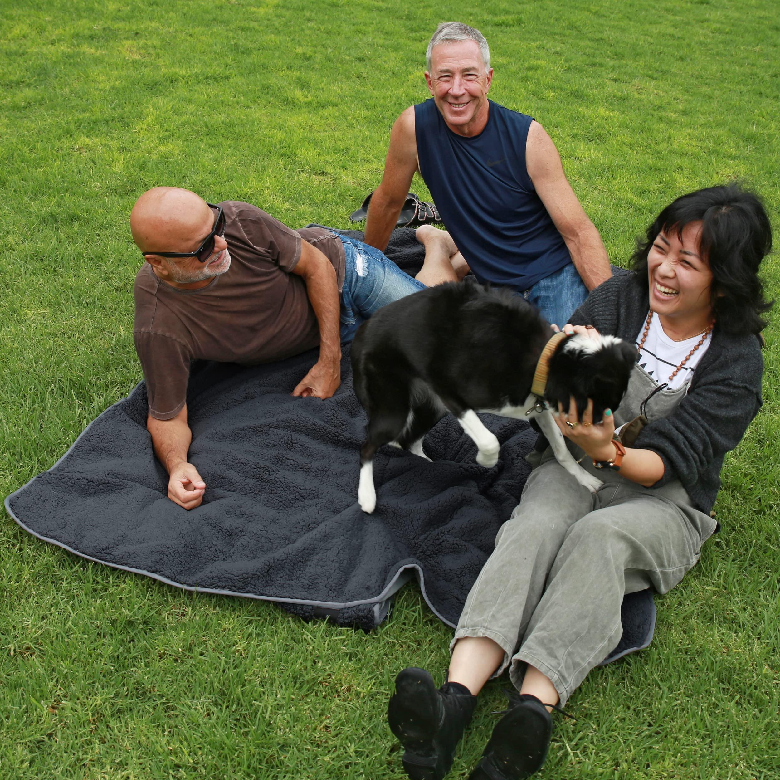 Tirrinia Tirrinia Waterproof Outdoor Blanket with Sherpa Lining, Windproof Triple Layers Warm Comfy Foldable for Camping Stadium, Sports, Picnic, Grass, Concert, Pet, Travel, Emergency Car Blanket 51\'\'X 59\'\'