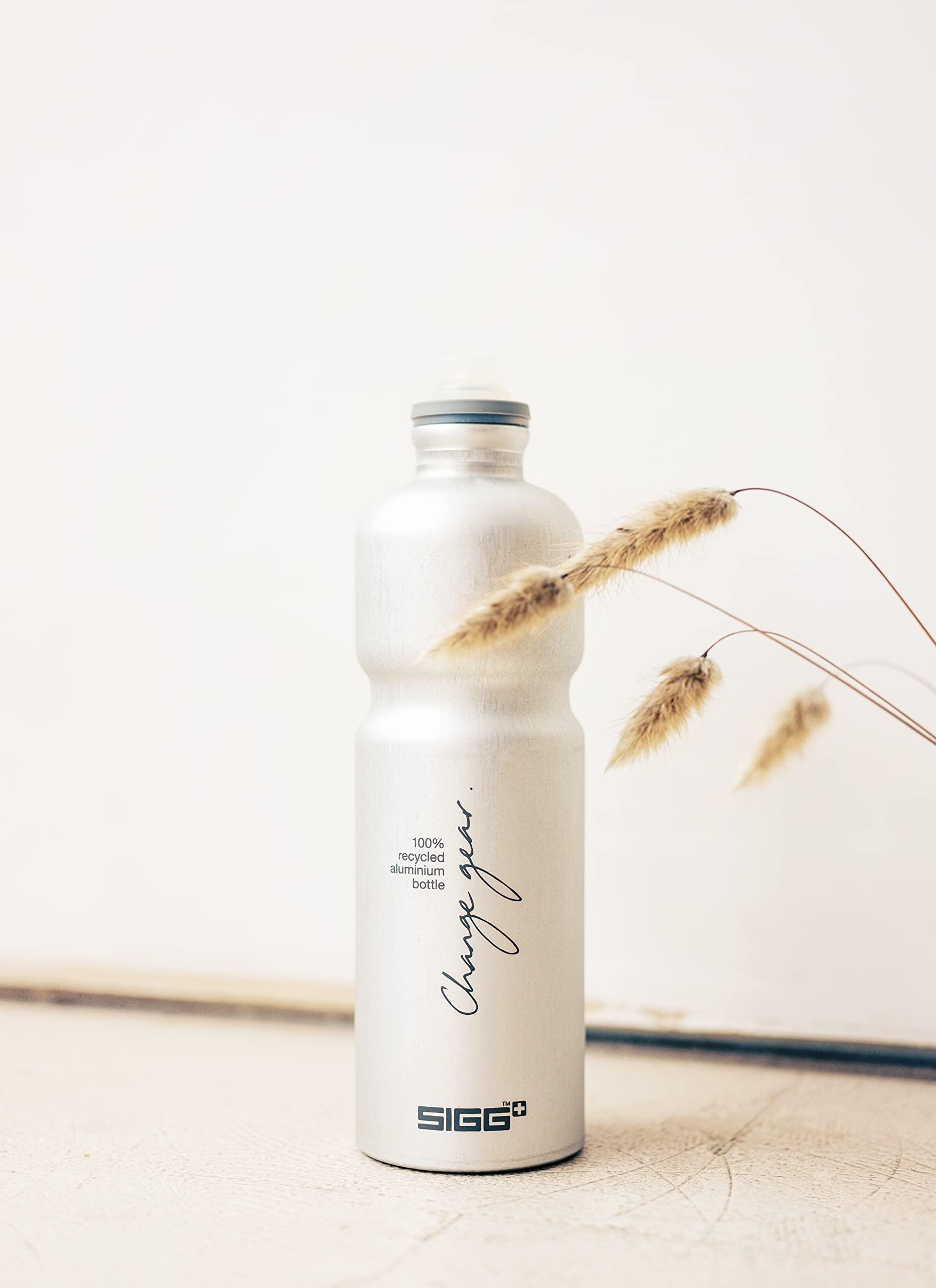 SIGG SIGG - PCR Aluminum Water Bottle - Move MyPlanet - Alu - Leakproof - Lightweight - BPA Free - 25 Oz